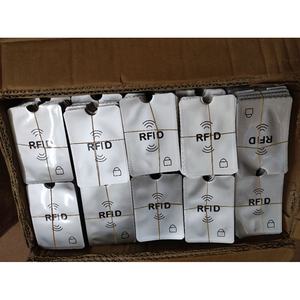 男性と女性のためのRFIDブロッククレジットカードホルダー銀行カードアンチスキャンスリーブアンチRFID PETプラスチックスマートカードポケット - Product Image 6