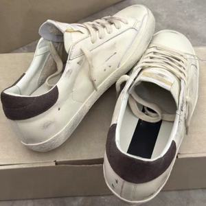 รองเท้ากีฬาหนังแท้แบบสวมสำหรับผู้ชายและผู้หญิง ดีไซน์หรูหรา กันลื่น สวมใส่สบาย ระบายอากาศได้ดี เหมาะสำหรับวิ่ง - Product Image 4