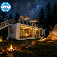 Capsule de vie autonome au design futuriste, conteneur extensible de 40 pieds, maison-capsule spatiale de luxe type Apple Cabin avec balcon