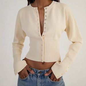 Chique Y2K slim fit gebreide crop top dames streetwear sexy ronde kraag lange mouw <span class=keywords><strong>blouse</strong></span> met knopen trendy herfstoutfits - Product Image 1