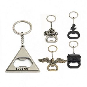 Porte-clés décapsuleur magnétique en alliage de zinc, design créatif, dessin animé, anime, pour canettes de bière, vente en gros - Product Image 1