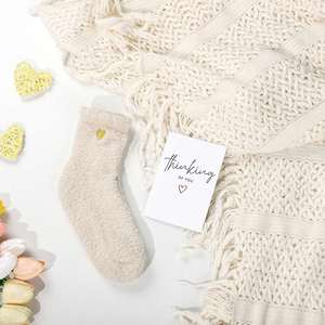 Regalos Perfectos para Mujeres Después de una Cirugía, Cestas de Regalo de Condolencia con Manta y Borlas, Paquete de Cuidado y Atención - Product Image 2