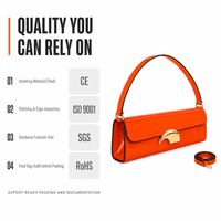 Sac à bandoulière SHINE ERA 3467 en cuir verni véritable brillant orange vif, avec couvercle en métal doré sculpté, pour femme