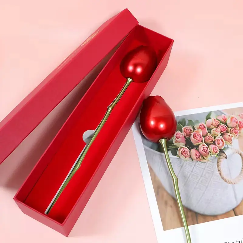 カスタムウェディングエンゲージメントファッション愛好家ギフトリングボックスカップルのための赤いバラの形をした金属製のジュエリーボックスパッケージ