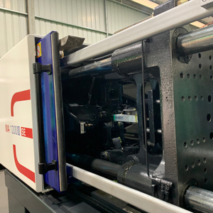 Máquina de moldeo por inyección de plástico de 120 toneladas haitiana de segunda mano - Product Image 1