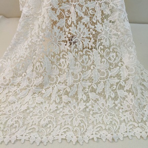 Nouveau <span class=keywords><strong>Soluble</strong></span> dans l'eau lait soie fleur feuille pleine largeur creux dentelle broderie couleur Pure tissu belle robe de mariée blanche tissu - Product Image 3