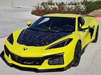 Kit carrosserie complet en fibre de carbone style OEM pour Chevrolet Corvette C8 2020-2026, comprenant lèvre avant, jupes latérales, diffuseur arrière et ensemble de spoiler
