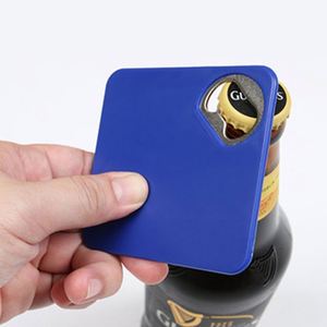 Posavasos de plástico de nuevo diseño con abrebotellas - Product Image 3