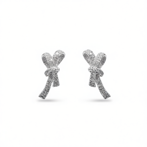 E1988 Orecchini in oro bianco con diamanti, taglio rotondo brillante, da donna, graziosi, da indossare tutti i giorni, colore naturale D - Product Image 1