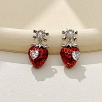 Leuke asymmetrische aardbei hangende oorbellen dames boog parel hart zirkoon fruit oorbellen zoete Koreaanse dagelijkse sieraden groothandel