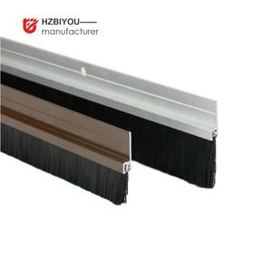 Joint d'étanchéité <span class=keywords><strong>de</strong></span> <span class=keywords><strong>porte</strong></span> en aluminium moderne avec <span class=keywords><strong>brosse</strong></span>, installation par vis, insonorisant et facile <span class=keywords><strong>à</strong></span> installer pour la prévention des courants d'air - Product Image 1