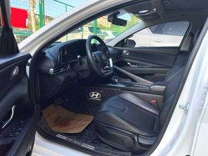 Auto Usado <span class=keywords><strong>Hyundai</strong></span> <span class=keywords><strong>Elantra</strong></span> <span class=keywords><strong>2022</strong></span> 240TGDI DCT LUX <span class=keywords><strong>Turbo</strong></span> Sedán Compacto LHD Automático Confiable Familiar Gasolina - Product Image 2