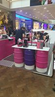 M2 Display Store Design Cosmétiques Vitrine Manucure Table Comptoir Salon Kiosque Nail Shop Design Nail Shopping Mall Kiosk