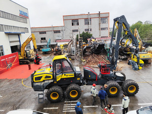 XUVOL OEM/ODM Tree Cutting Machine Rubber-Tired Forestry Machinery Forestry Harvester 600HP Wheeled Harvester Timber Harvester - Product Image 4