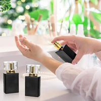 Flacon de parfum rectangulaire élégant en verre avec givrage personnalisé et impression sérigraphique pour les grandes marques de parfums mondiales
