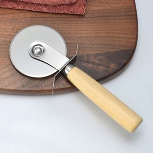 เครื่องตัดพิซซ่าคุณภาพสูงแบบขายส่ง  ใบมีดสแตนเลส พร้อมด้ามไม้ - Product Image 4