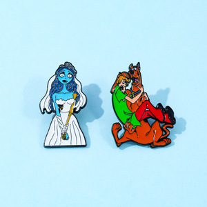 Badge en métal de personnage de dessin animé, Broche en alliage et Épingle de revers en émail, Thèmes : Mariée zombie, Jason et son chien de famille - Product Image 2