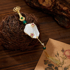 Fan Shaped Seashell Tassel Pendant With Green Gem And Gold Chain For Women Hanfu <b>Decorations</b> <b>Summer</b> 2024 - Product Image 4