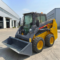 Chargeuse compacte 4x4 de haute qualité avec moteur diesel CE EPA EURO 5, capacité de 850 kg à 950 kg, avec fourche à foin, souffleuse à neige, lame à neige et marteau