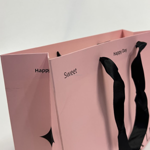 Bolsas de Papel Recubierto de Lujo para Regalos y Compras, con Asas de Cuerda de Algodón, Cinta, Impresión Flexográfica Desechable, en Oferta - Product Image 1