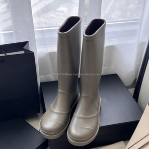 Kniehohe Regenstiefel, wasserdicht, Gummi, runde Zehenkappe, flacher Slip-On-Einsatz, einfarbig, mittelhohe Regenstiefel - Product Image 4