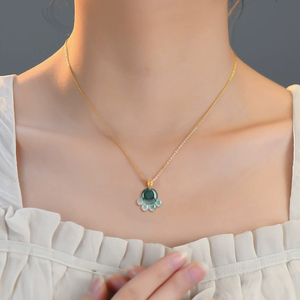 จี้หยกเจไดต์แท้เกรด A สีน้ำเงินรูปอุ้งเท้าแมว ประดับทอง 18K พร้อมจี้หยกเกรดไอซ์ สร้อยคอผู้หญิงน่ารัก - Product Image 2
