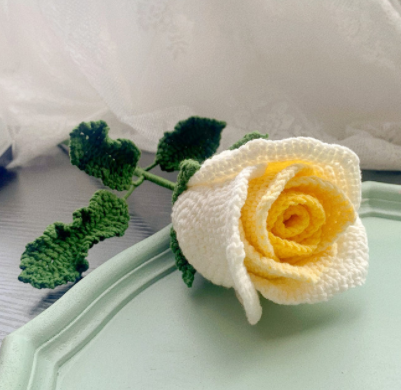 แก้วไวน์เพิ่มขึ้น-สีเหลืองไล่ระดับ