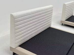 Estructura de cama tapizada beige cómoda moderna con cabecero acolchado Muebles de dormitorio elegantes con estilo suave - Product Image 3