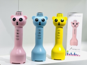 New Cartoon Mini V10 Wireless <strong>Microphone</strong> <strong>Speaker</strong> for Children Singing KTV Condenser <strong>Microphone</strong> 5W Handheld <strong>Microphone</strong> Best Gifts - Product Image 4