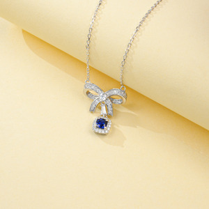 Collar de Plata 925 con Diseño de Lazo Romántico, Colgante de Zafiro Creado con Corte Cojín y Halo con Detalles de Circonita Cúbica, Elegante para Fiestas y Bodas - Product Image 4