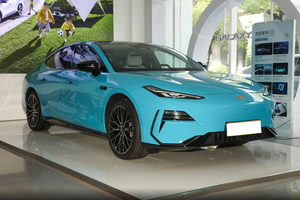 Geely รถ<span class=keywords><strong>เก๋ง</strong></span>กาแลคซี E8 2025 620กม., 4ล้อขับเคลื่อนมังกรรุ่นทะยานขนาดกลางถึงขนาดใหญ่รถยนต์ไฟฟ้าใหม่ - Product Image 3