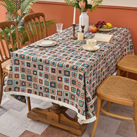Nappe carrée florale style crochet bohème avec pompons, couverture de table rectangulaire en mélange coton-lin pour la décoration de la salle à manger à la maison