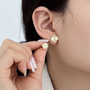 ต่างหูเงินแท้ 925 ชุบทองคำขาว 18K ดีไซน์ใบโคลเวอร์สี่แฉก ขนาด 10 มม. 12 มม. รุ่น Dylam Charm High Jewel ลวดลาย Larse Texture นำโชค - Product Image 4