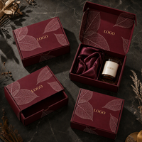 Boîte d'expédition en carton ondulé rouge avec logo personnalisé, motif de feuilles blanches, emballage cadeau, boîte en papier cartonnée, vente en gros