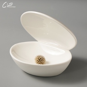 Assiette à dessert en porcelaine de style américain, blanche, de forme irrégulière, écologique. - Product Image 3