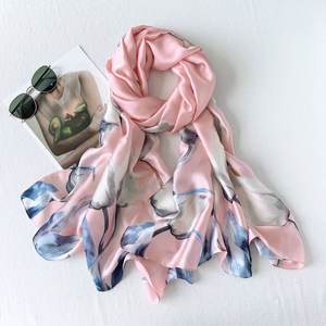 Pañuelo de Satén con Estampado de <span class=keywords><strong>Tulipanes</strong></span> en <span class=keywords><strong>Acuarela</strong></span> para Mujer, Chal Ligero con Estampado Floral, Elegante Pañuelo para el Cuello para Primavera, Otoño e Invierno - Product Image 3