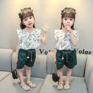 Ensemble deux pièces à volants floraux mignons pour bébés filles, haut sans manches et short d'été - Product Image 2