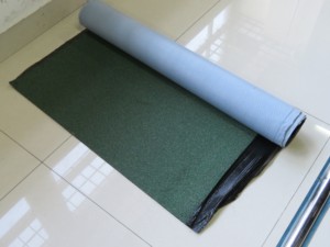 Membrane d'étanchéité bitumineuse polymère <span class=keywords><strong>auto</strong></span>-adhésive SBS APP à granulés minéraux noirs à application à froid pour toiture en structure bois - Product Image 3