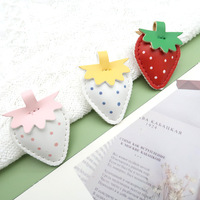 Schattig PU lederen aardbeien sleutelhanger kleurrijke fruit tas charme hanger metalen veer ring kreeft sluiting sleutelring voor cadeau decoratie