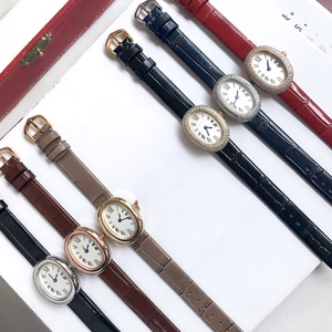 Montre mécanique automatique élégante et tendance, échelle à chiffres romains noirs, options de bracelet multicolores, étanche pour un usage quotidien - Product Image 1