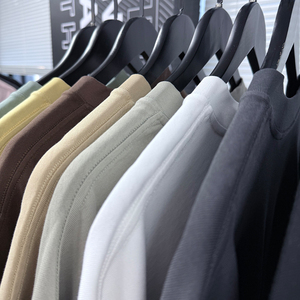 Camiseta de Hombre 100% Algodón de 300 g/m², Cuello Redondo, Transpirable, Estilo Urbano, Personalizable con Impresión - Product Image 4