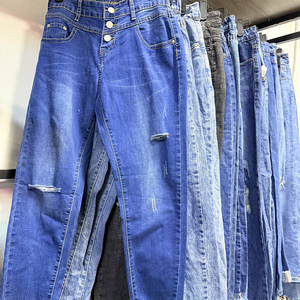 Vente en gros usine de vêtements d'occasion pour femmes et hommes : Jeans skinny, jeans déchirés en coton, lots de surplus en liquidation, et jeans baggy pour femmes. - Product Image 4