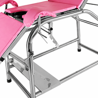 Table d'examen gynécologique en acier inoxydable pour clinique avec supports pour les jambes et réglage manuel