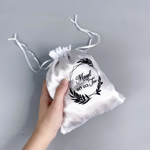 ถุงผ้าซาตินสีขาวแบบมีเชือกผูก สำหรับใส่เครื่องประดับ วิกผม ของขวัญ  พร้อมพิมพ์โลโก้ - Product Image 3