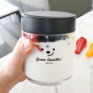 Boîte transparente innovante de 450 ml avec cuillère pliable intégrée, idéale comme boîte à salade hermétique et contenant pour les collations. - Product Image 1