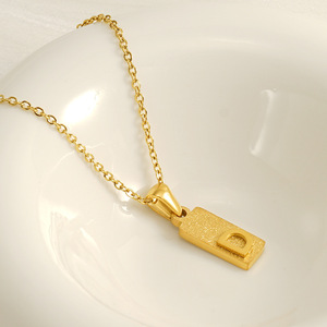 <span class=keywords><strong>C</strong></span>á nhân 26 Bảng chữ <span class=keywords><strong>c</strong></span>ái thư Vòng <span class=keywords><strong>c</strong></span>ổ: Matte vàng hình chữ nhật ban đầu Mặt dây chuyền trang sứ<span class=keywords><strong>c</strong></span> cho phong <span class=keywords><strong>c</strong></span>ách <span class=keywords><strong>c</strong></span>á nhân & món quà <span class=keywords><strong>c</strong></span>ó ý nghĩa - Product Image 3