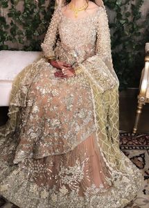 Conjunto de Lehenga y Top Adornado con Cuentas de Cristal de Lujo |   Hermoso Vestido de Novia para Mujer - Product Image 2