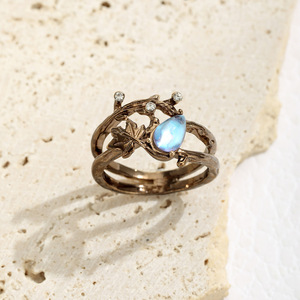 Bague rétro en forme de goutte d'eau, design branche d'arbre et feuille d'érable, bijoux unisexes, cadeau - Product Image 1