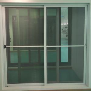 Jendela mengkilap ganda tahan suara Hurricane Impact PVC/jendela geser UPVC dengan jaring nyamuk dan Bar dekoratif - Product Image 3