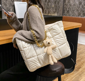 ホワイトカラーポリエステルキルティングトートバッグコットンパッド入りダウンフェザー生地フグショルダーバッグ - Product Image 5